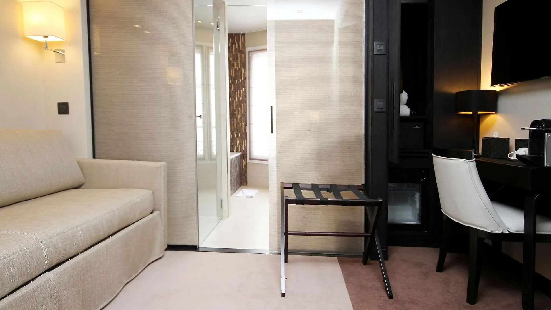 Elysées Hotel 3*